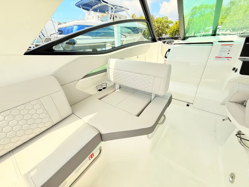 Slide: The Image of Sea Ray Sundancer 320 Outboard 2026 - 42