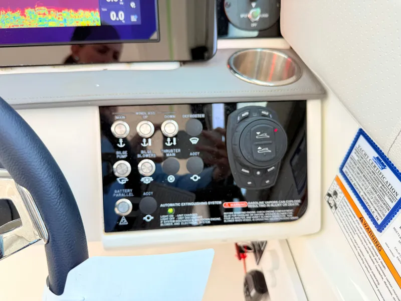 Slide: The Image of Sea Ray Sundancer 320 Outboard 2026 - 45