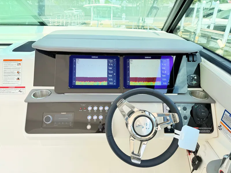 Slide: The Image of Sea Ray Sundancer 320 Outboard 2026 - 47