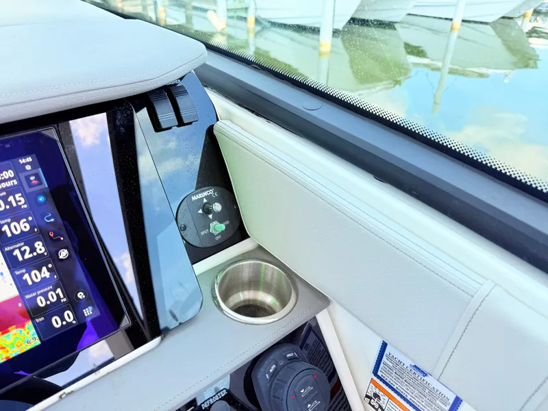 Slide: The Image of Sea Ray Sundancer 320 Outboard 2026 - 48