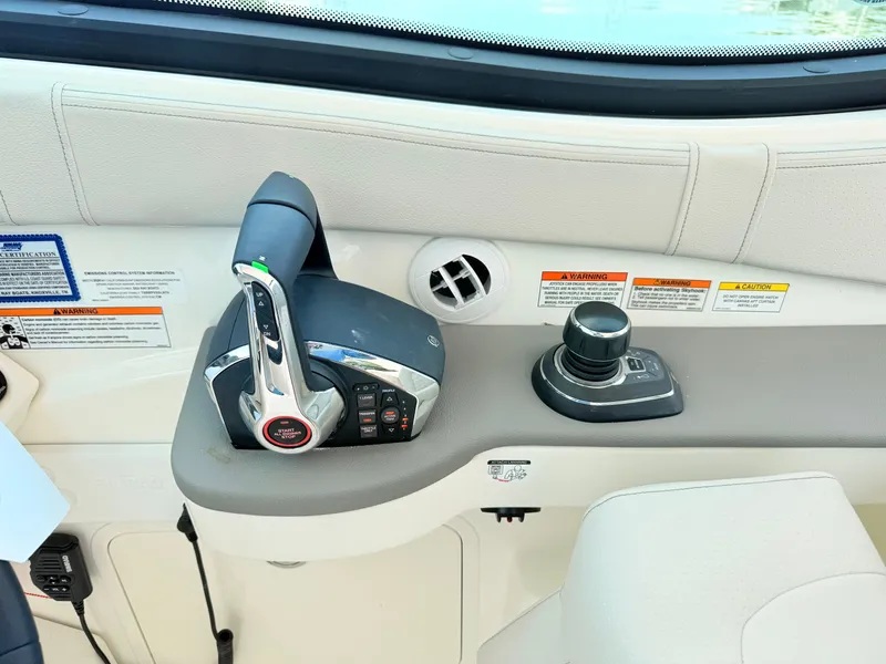 Slide: The Image of Sea Ray Sundancer 320 Outboard 2026 - 49