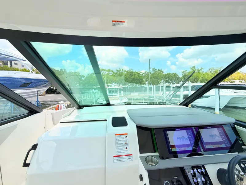 Slide: The Image of Sea Ray Sundancer 320 Outboard 2026 - 52