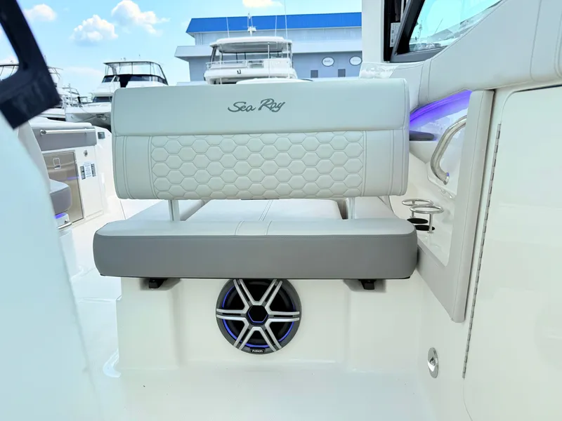 Slide: The Image of Sea Ray Sundancer 320 Outboard 2026 - 54