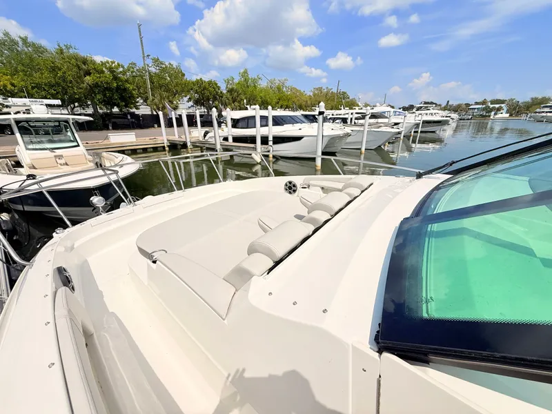 Slide: The Image of Sea Ray Sundancer 320 Outboard 2026 - 55