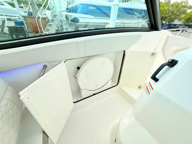 Slide: The Image of Sea Ray Sundancer 320 Outboard 2026 - 57