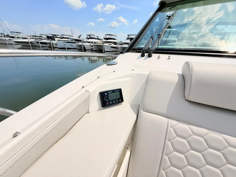 Slide: The Image of Sea Ray Sundancer 320 Outboard 2026 - 64