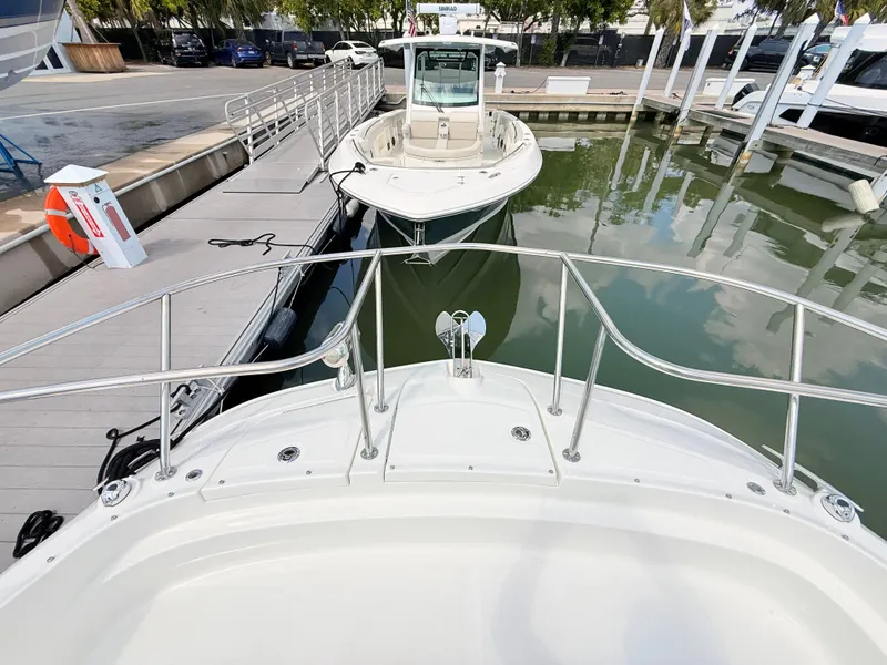 Slide: The Image of Sea Ray Sundancer 320 Outboard 2026 - 66
