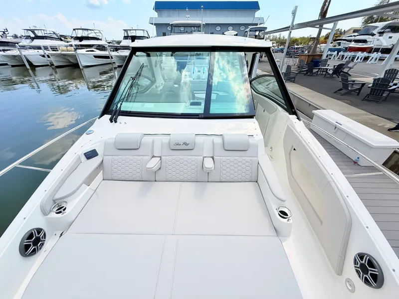 Slide: The Image of Sea Ray Sundancer 320 Outboard 2026 - 67