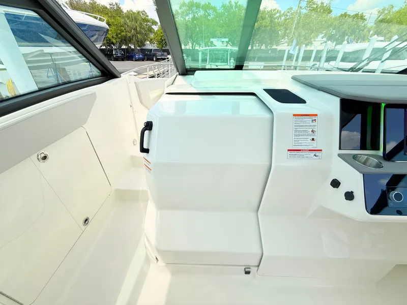 Slide: The Image of Sea Ray Sundancer 320 Outboard 2026 - 68