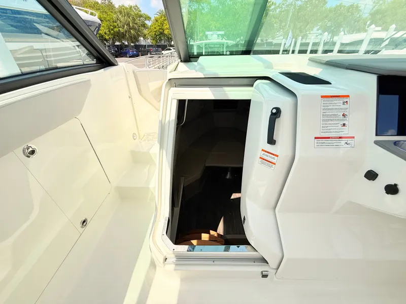 Slide: The Image of Sea Ray Sundancer 320 Outboard 2026 - 69