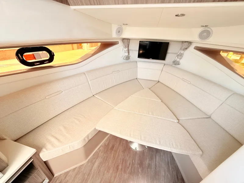 Slide: The Image of Sea Ray Sundancer 320 Outboard 2026 - 70
