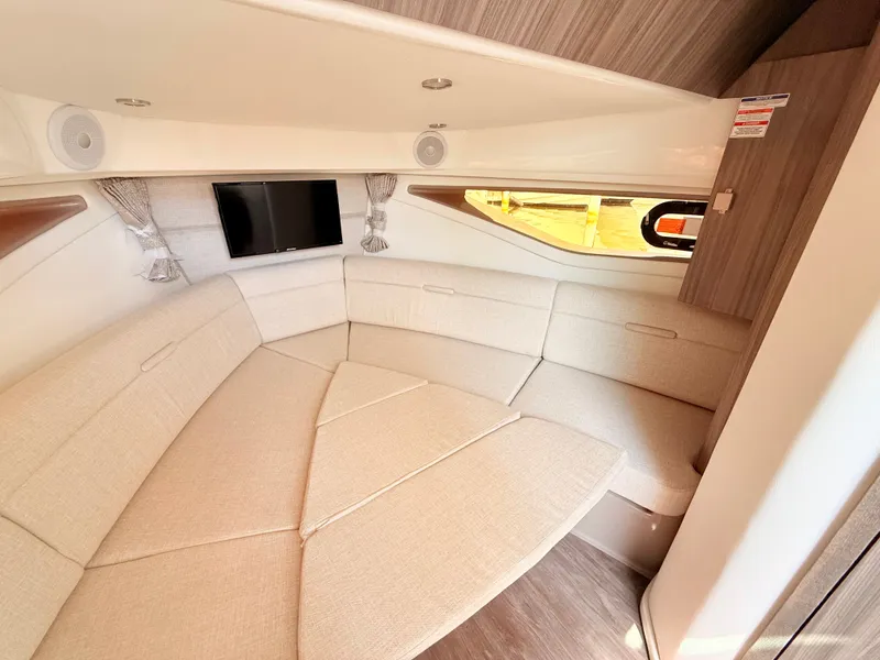 Slide: The Image of Sea Ray Sundancer 320 Outboard 2026 - 71