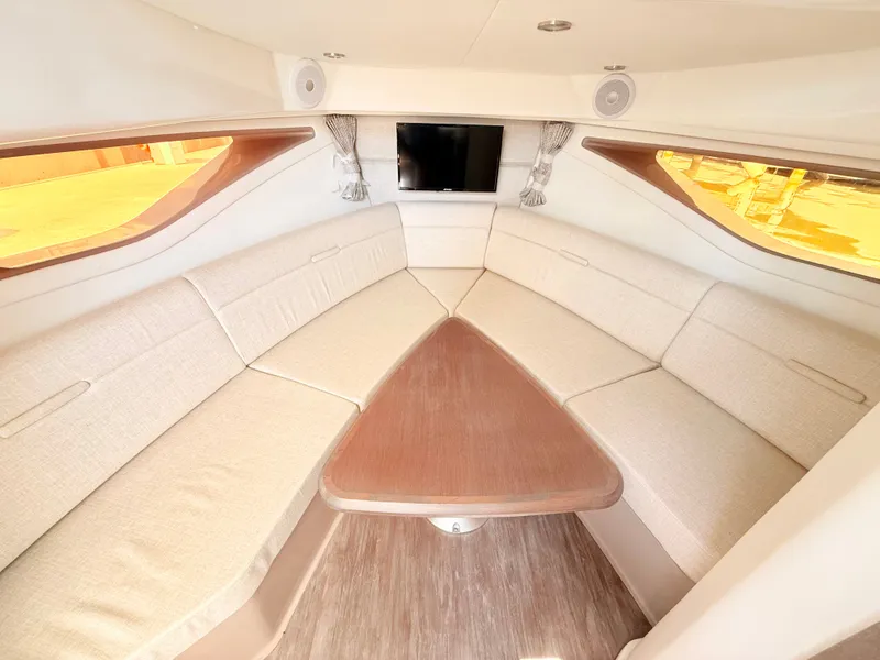 Slide: The Image of Sea Ray Sundancer 320 Outboard 2026 - 72