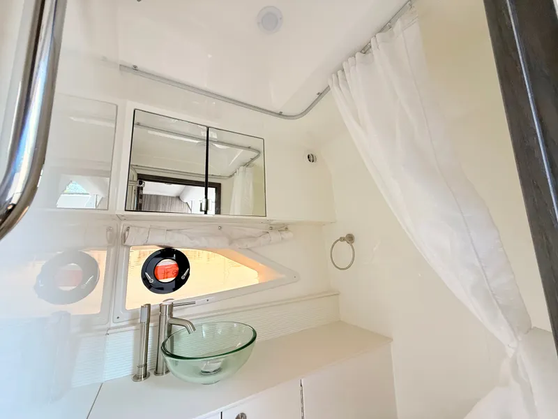 Slide: The Image of Sea Ray Sundancer 320 Outboard 2026 - 75