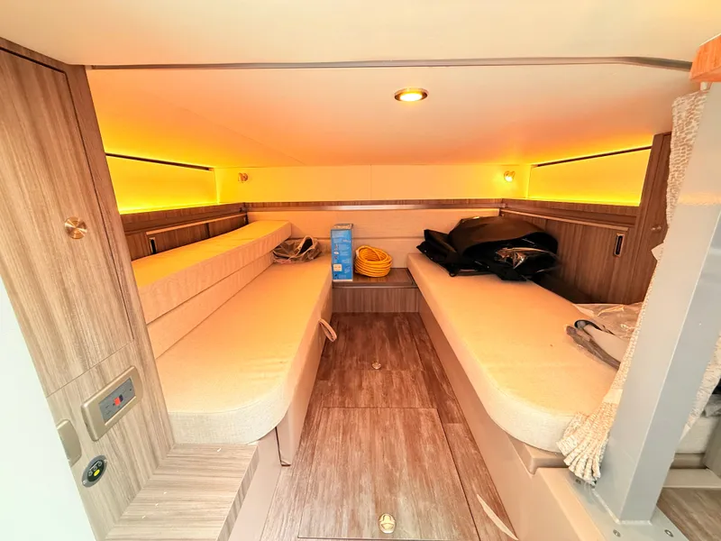 Slide: The Image of Sea Ray Sundancer 320 Outboard 2026 - 77