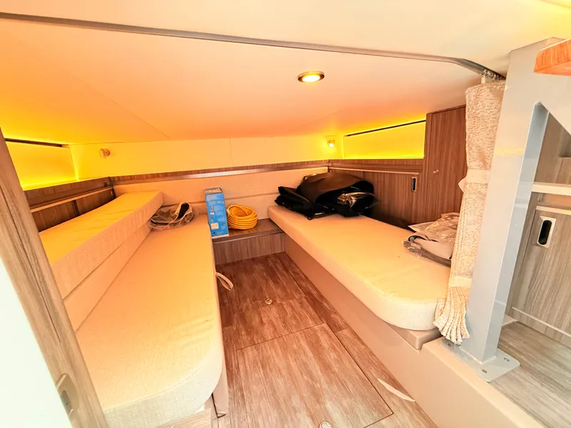 Slide: The Image of Sea Ray Sundancer 320 Outboard 2026 - 78