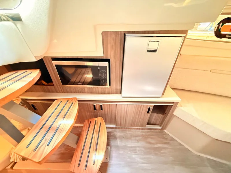 Slide: The Image of Sea Ray Sundancer 320 Outboard 2026 - 80