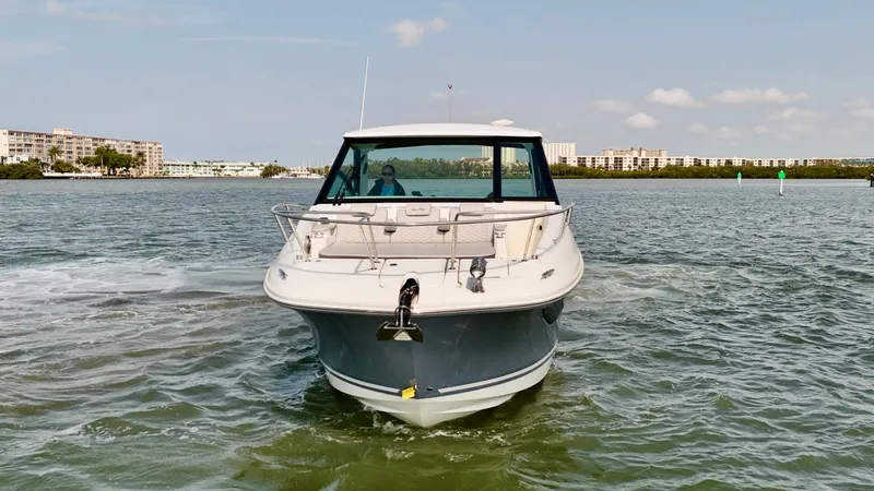 Slide: The Image of Sea Ray Sundancer 320 Outboard 2026 - 9