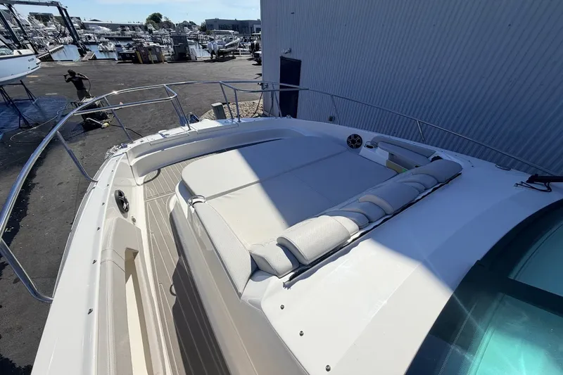 Slide: The Image of The image shows the foredeck of a Sea Ray Sundancer 320 Outboard with a sun lounge. - 38
