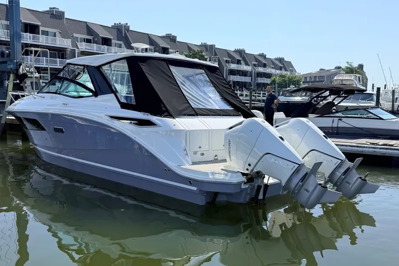 Slide: The Image of Sea Ray Sundancer 320 Outboard 2026 - 5