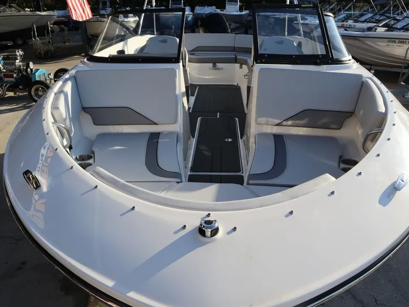 Slide: The Image of Bayliner V20 2026 - 10