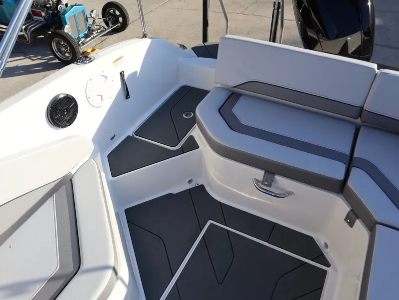 Slide: The Image of Bayliner V20 2026 - 14