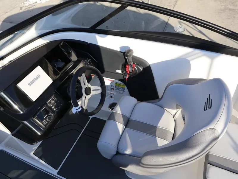 Slide: The Image of Bayliner V20 2026 - 16