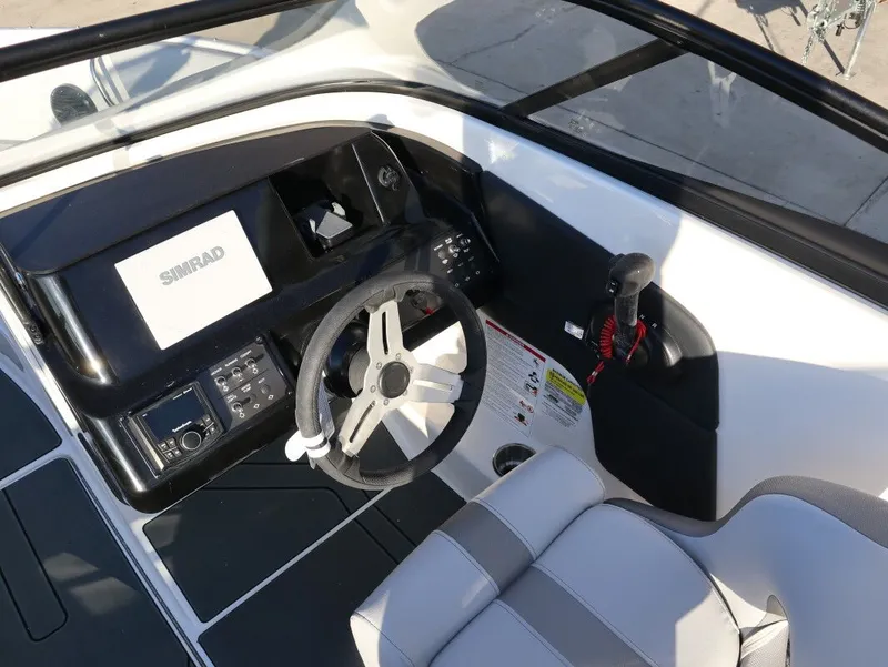 Slide: The Image of Bayliner V20 2026 - 19