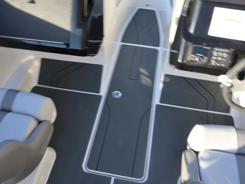 Slide: The Image of Bayliner V20 2026 - 20