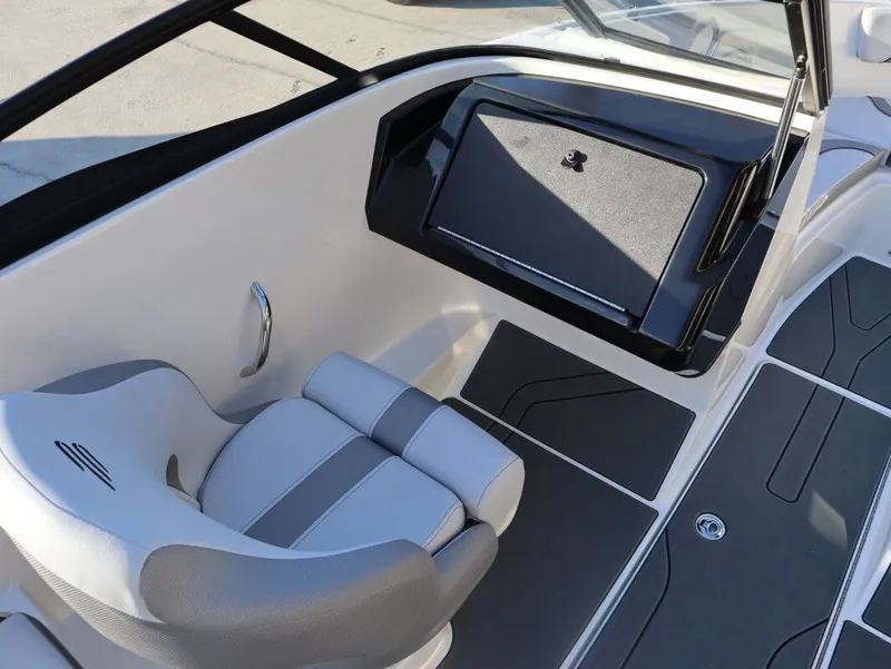 Slide: The Image of Bayliner V20 2026 - 21