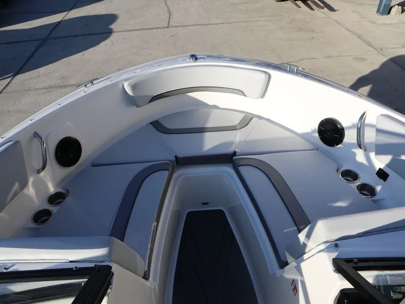 Slide: The Image of Bayliner V20 2026 - 23