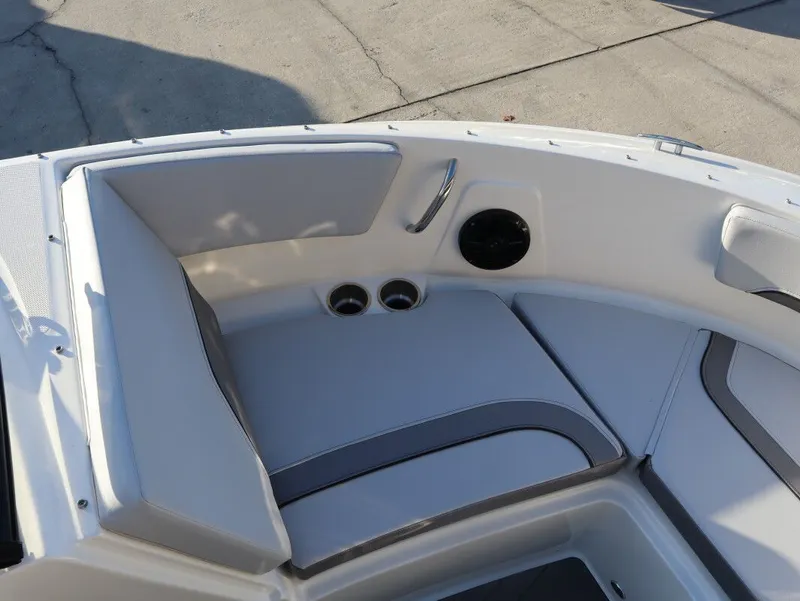 Slide: The Image of Bayliner V20 2026 - 24