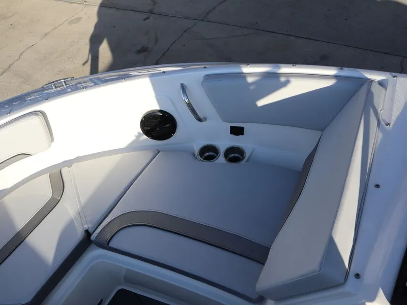 Slide: The Image of Bayliner V20 2026 - 25