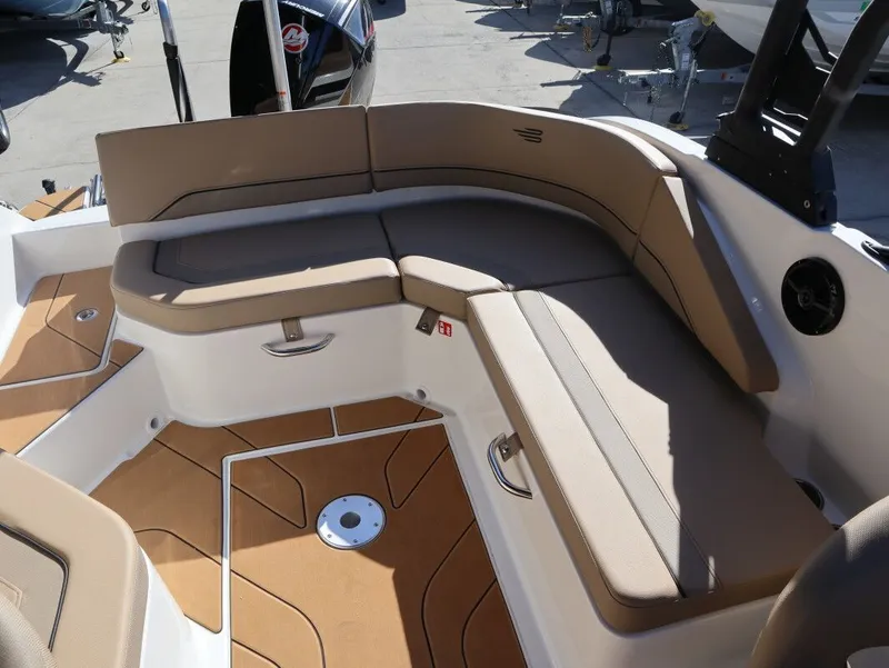 Slide: The Image of Bayliner V20 2026 - 11