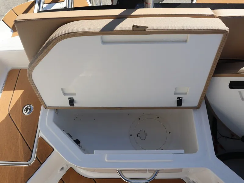 Slide: The Image of Bayliner V20 2026 - 18