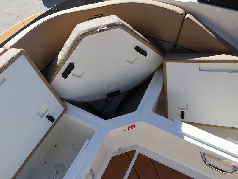 Slide: The Image of Bayliner V20 2026 - 19