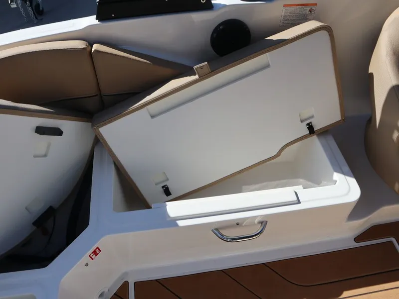 Slide: The Image of Bayliner V20 2026 - 20