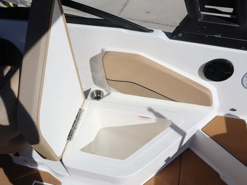 Slide: The Image of Bayliner V20 2026 - 21