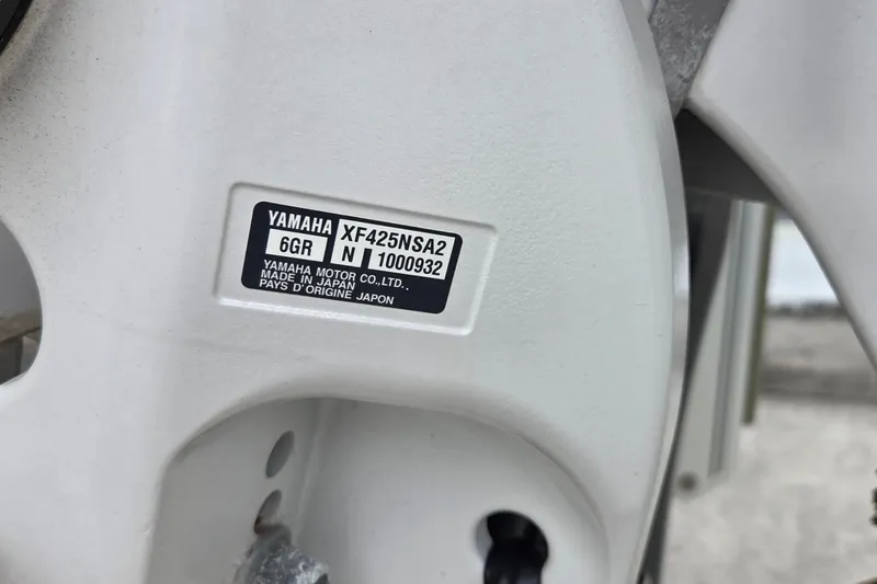 Slide: The Image of Yamaha motor label on 2020 Blue Wave 2800 Makaira boat. - 23