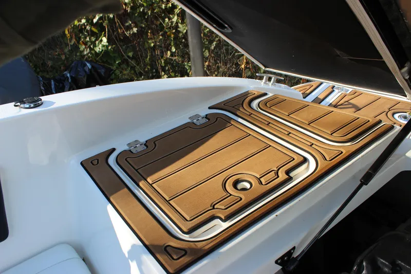 Slide: The Image of 2017 Chaparral 21 H2O Ski & Fish boat with open storage compartments. - 19