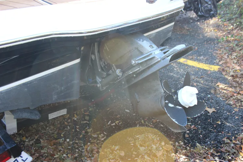 Slide: The Image of 2017 Chaparral 21 H2O Ski & Fish boat propeller and stern detail. - 24