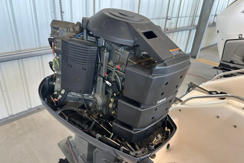 Slide: The Image of 1995 Grady-White Tournament 192 boat engine, Yamaha outboard motor, detailed view. - 43