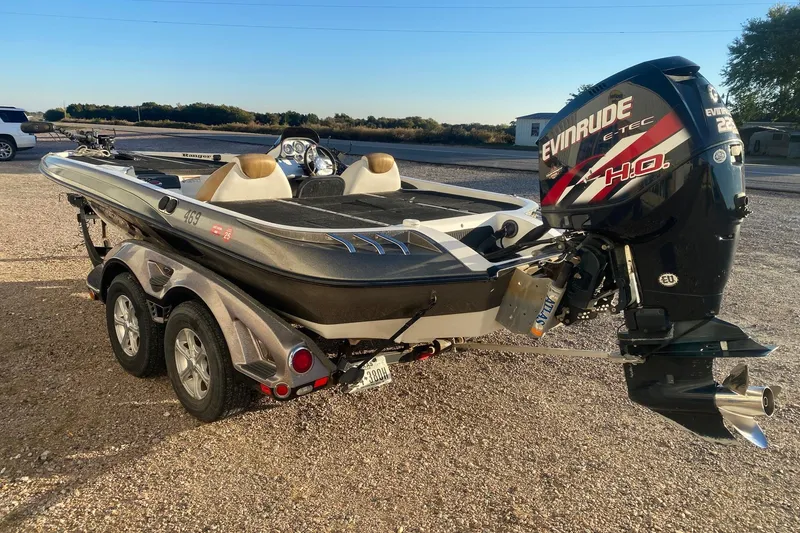 Slide: The Image of 2006 Ranger Z20 Comanche boat with Evinrude E-TEC engine on a trailer. - 3