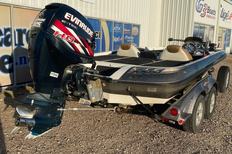 Slide: The Image of 2006 Ranger Z20 Comanche boat with Evinrude E-TEC engine on trailer. - 5