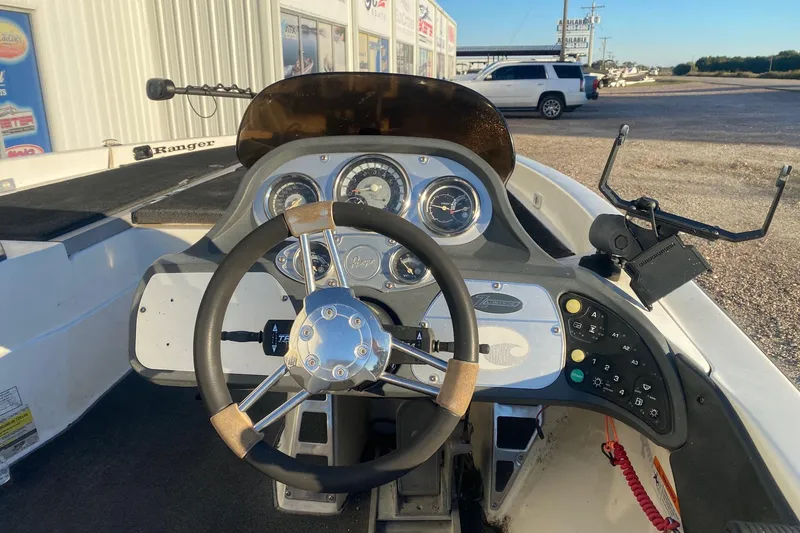 Slide: The Image of 2006 Ranger Z20 Comanche boat dashboard with steering wheel and control panel. - 6