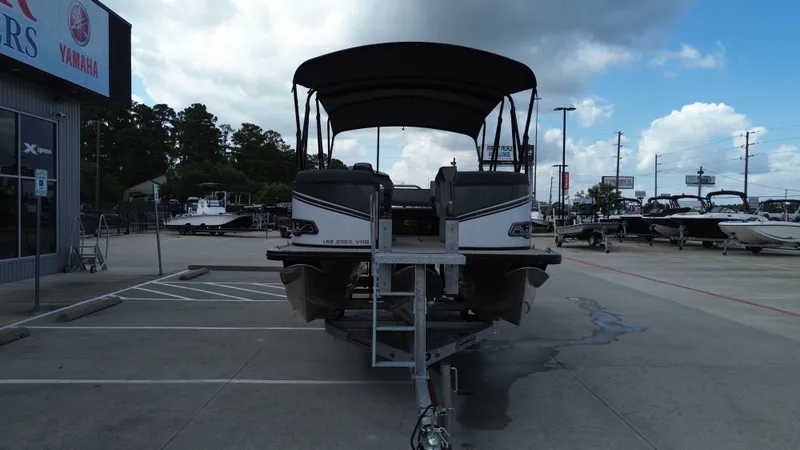 Slide: The Image of Avalon LSZ Versatile Rear Bench - 23' 2025 - 8