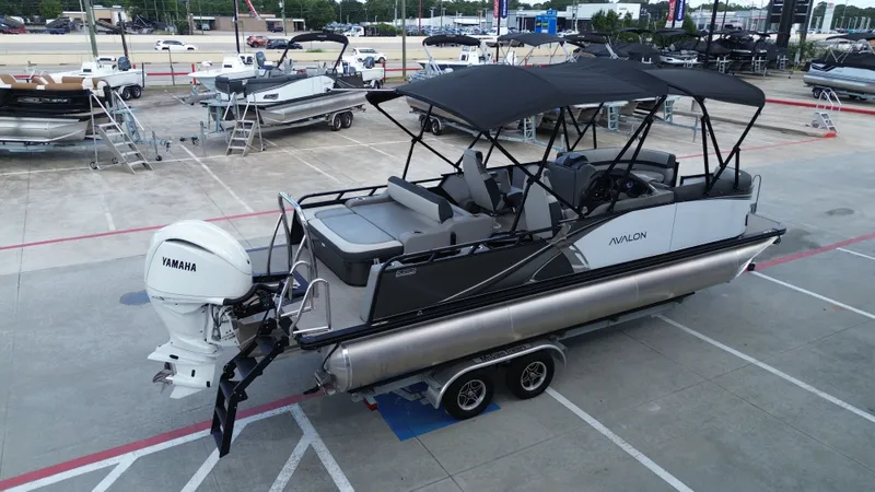 Slide: The Image of Avalon LSZ Versatile Rear Bench - 23' 2025 - 11