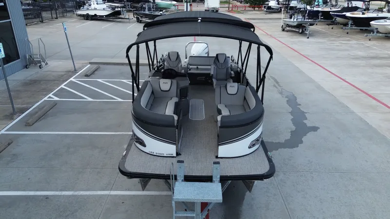 Slide: The Image of Avalon LSZ Versatile Rear Bench - 23' 2025 - 14