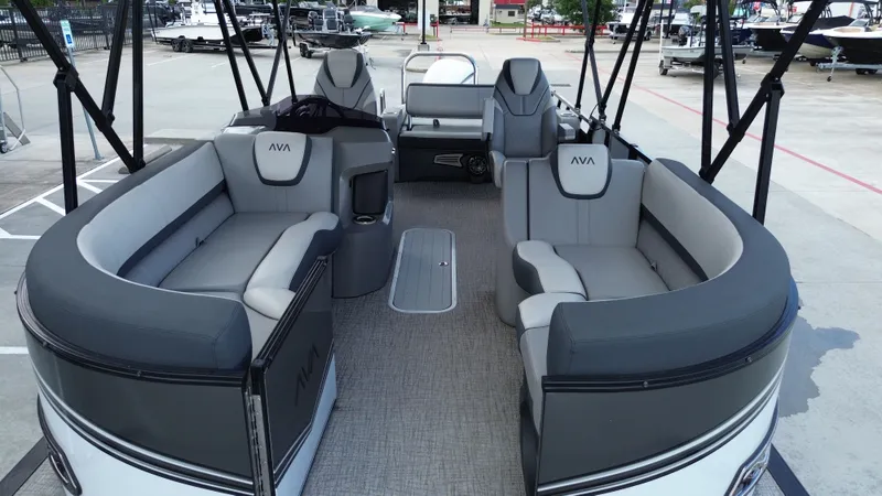 Slide: The Image of Avalon LSZ Versatile Rear Bench - 23' 2025 - 19