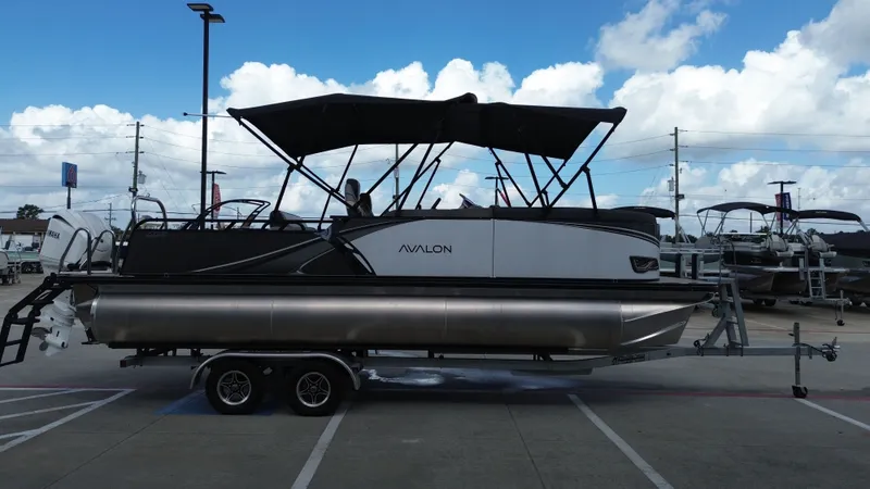 Slide: The Image of Avalon LSZ Versatile Rear Bench - 23' 2025 - 6